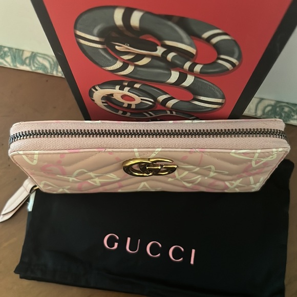 Gucci Ghost Zip Wallet - Picture 5 of 9